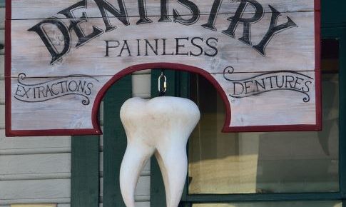 dental-clinic-signboard-fake-tooth
