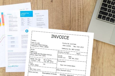 invoice-on-the-desk